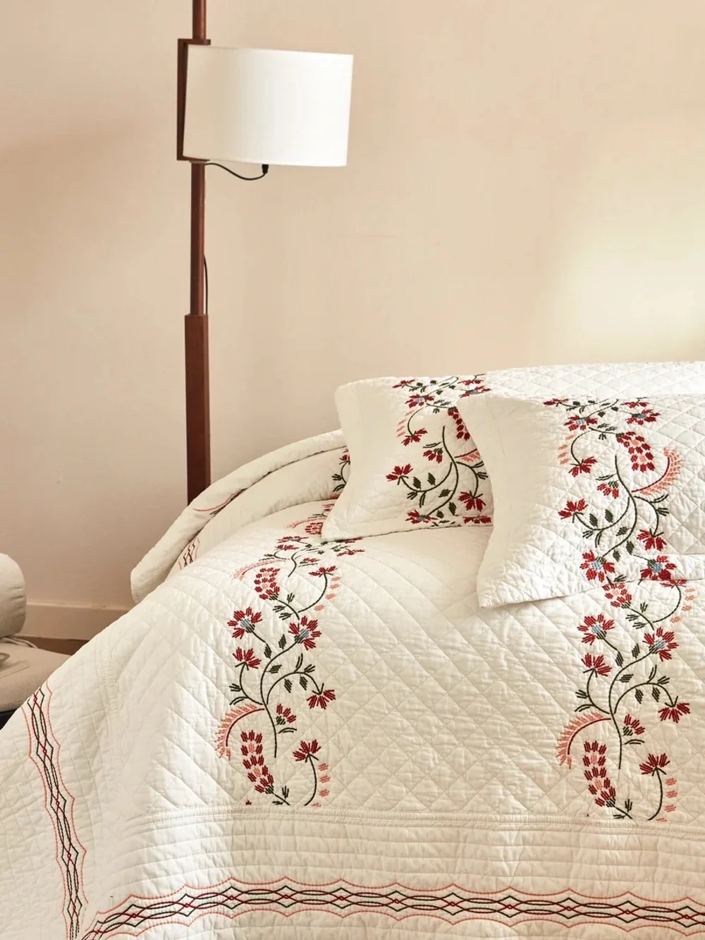 3 piece 100% cotton embroidered quilt set farmhouse bedspread